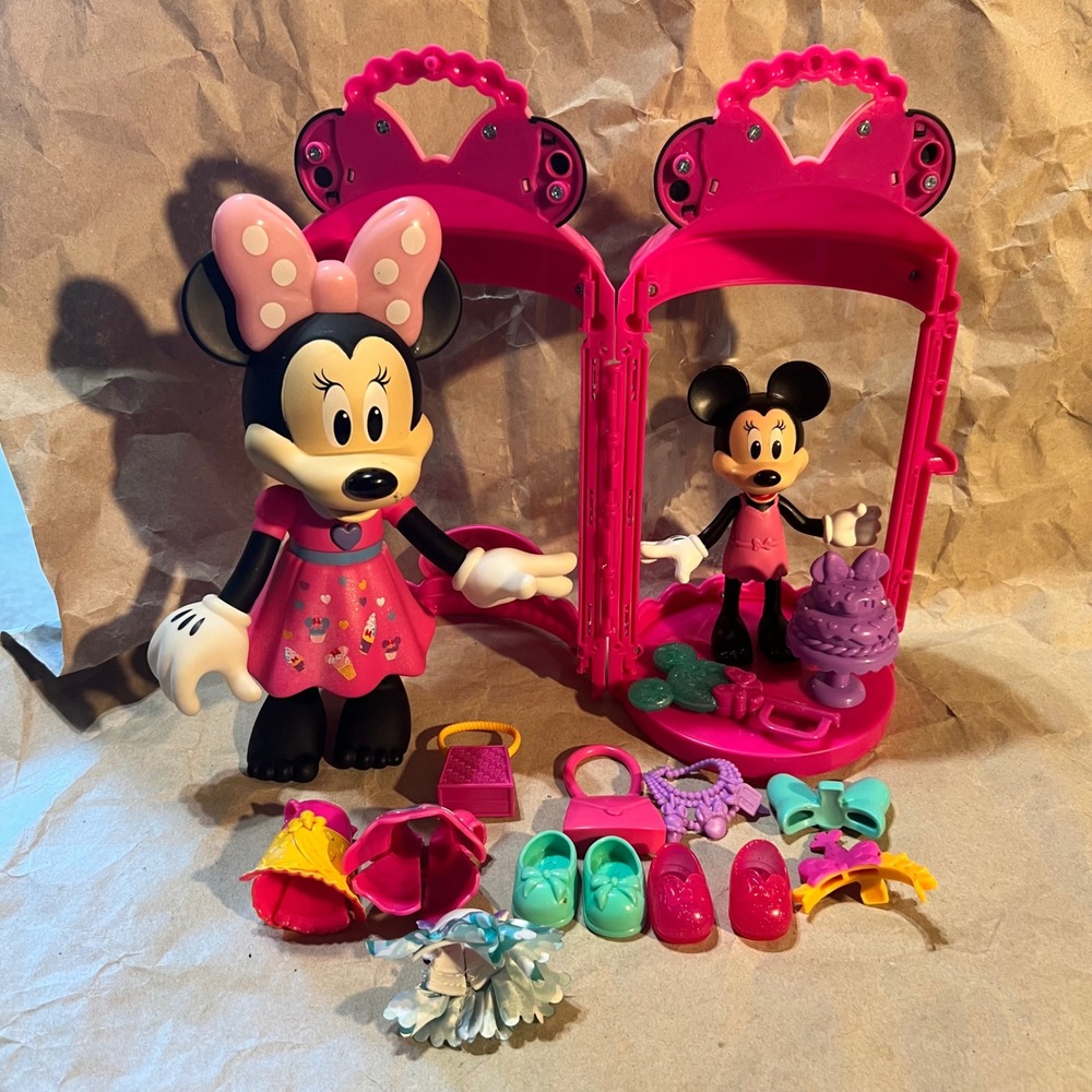 Disney Minnie Mouse Sweet Treats Fashion Doll Set Pink Case Accessories 2 Figs